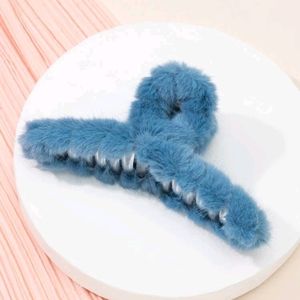 🍉5 for $25* Fuzzy Blue Hair Claw